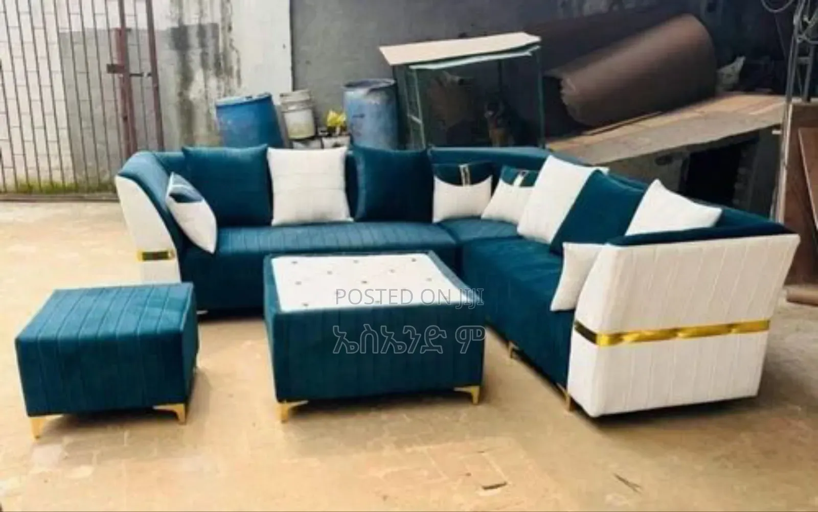 Walliso Sofa With Table