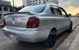 Toyota Platz 2002 Silver