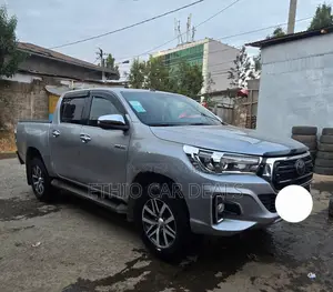 Photo - Toyota Hilux Revo Double Cab Deisel 2.4 AWD 2018 Silver
