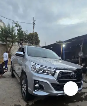 Toyota Hilux Revo Double Cab Deisel 2.4 AWD 2018 Silver