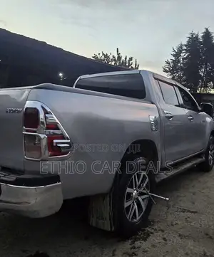 Toyota Hilux Revo Double Cab Deisel 2.4 AWD 2018 Silver