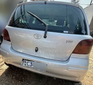 Toyota Vitz 2002 Silver