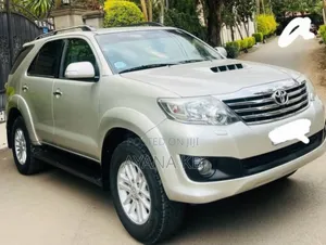 Toyota Fortuner 3.0 D RWD 2013 Silver
