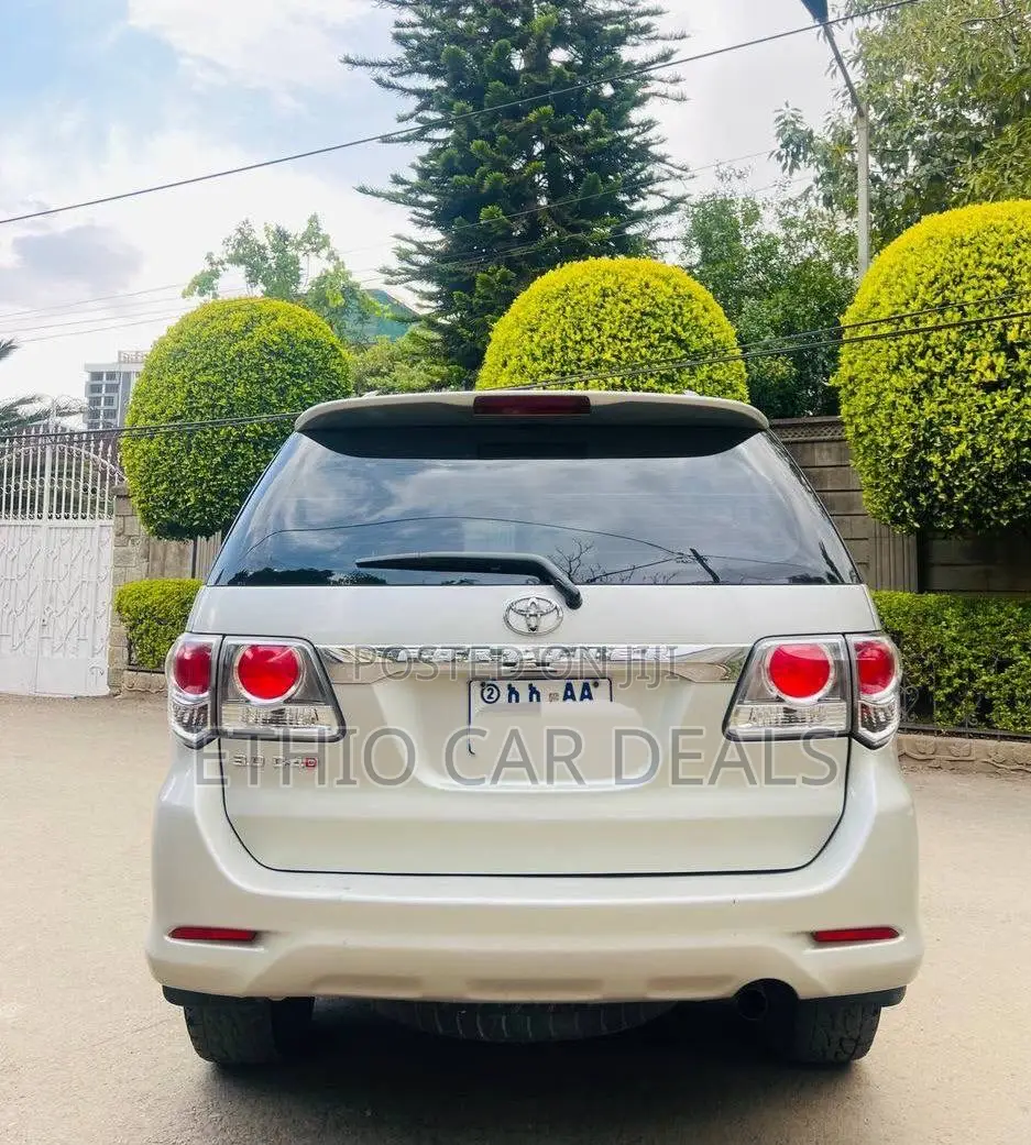 Toyota Fortuner 2012 Silver