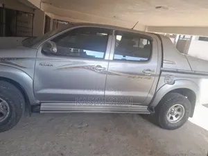 Photo - Toyota Hilux SR 4x4 2015 Blue