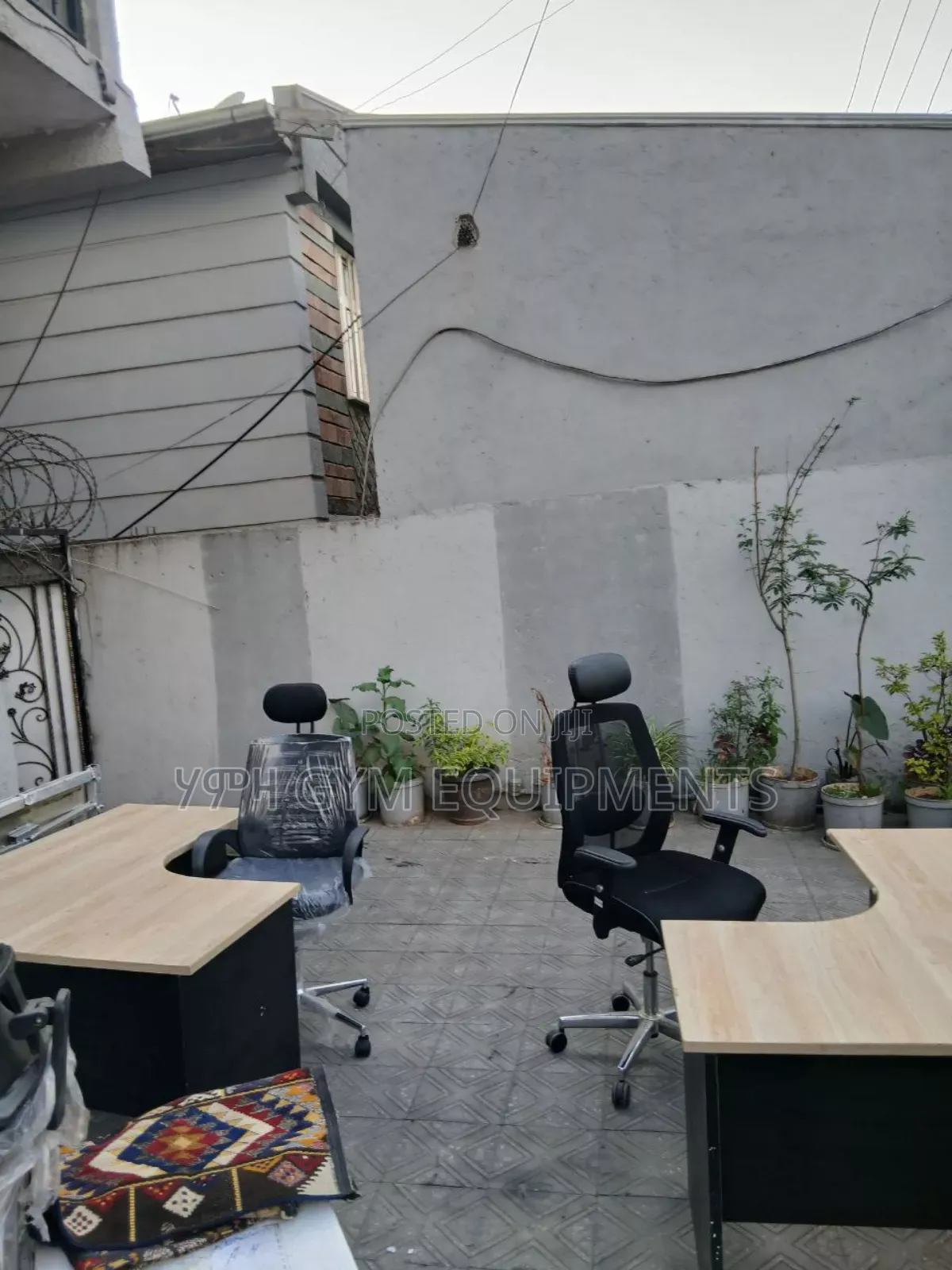 አዲስ የቢሮ ጠረጴዛ እና ወንበር (L-Shaped Desk Chair)