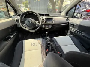 Toyota Yaris 2012 Silver