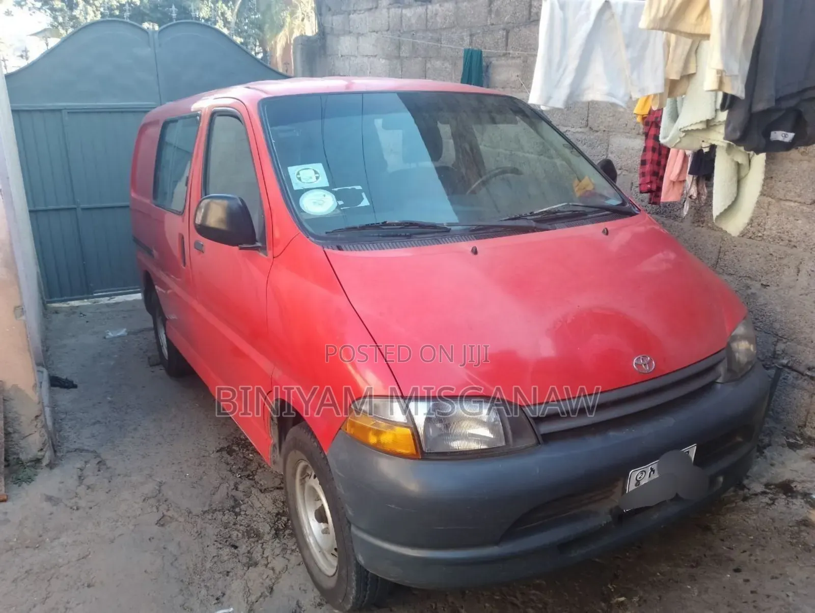 Toyota HiAce 2001 Red