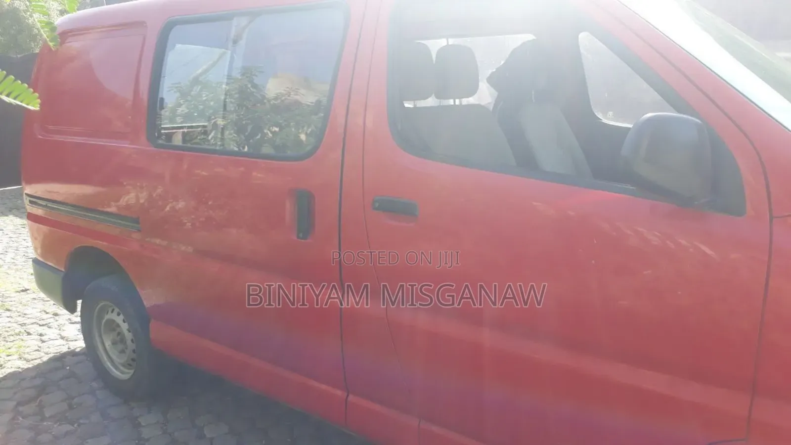 Toyota HiAce 2001 Red