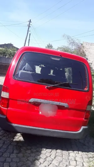 Toyota HiAce 2001 Red