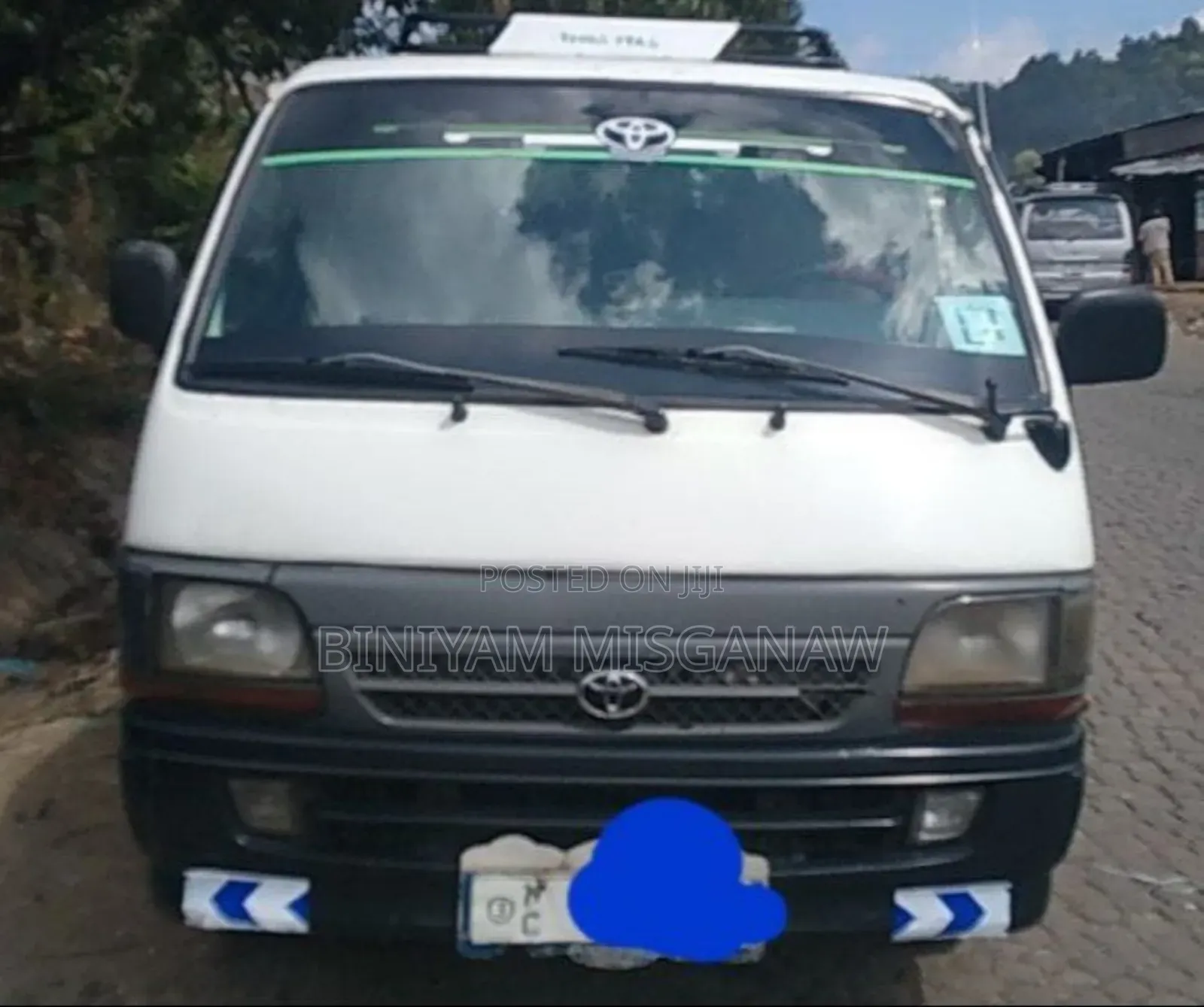 Toyota HiAce 2004 White