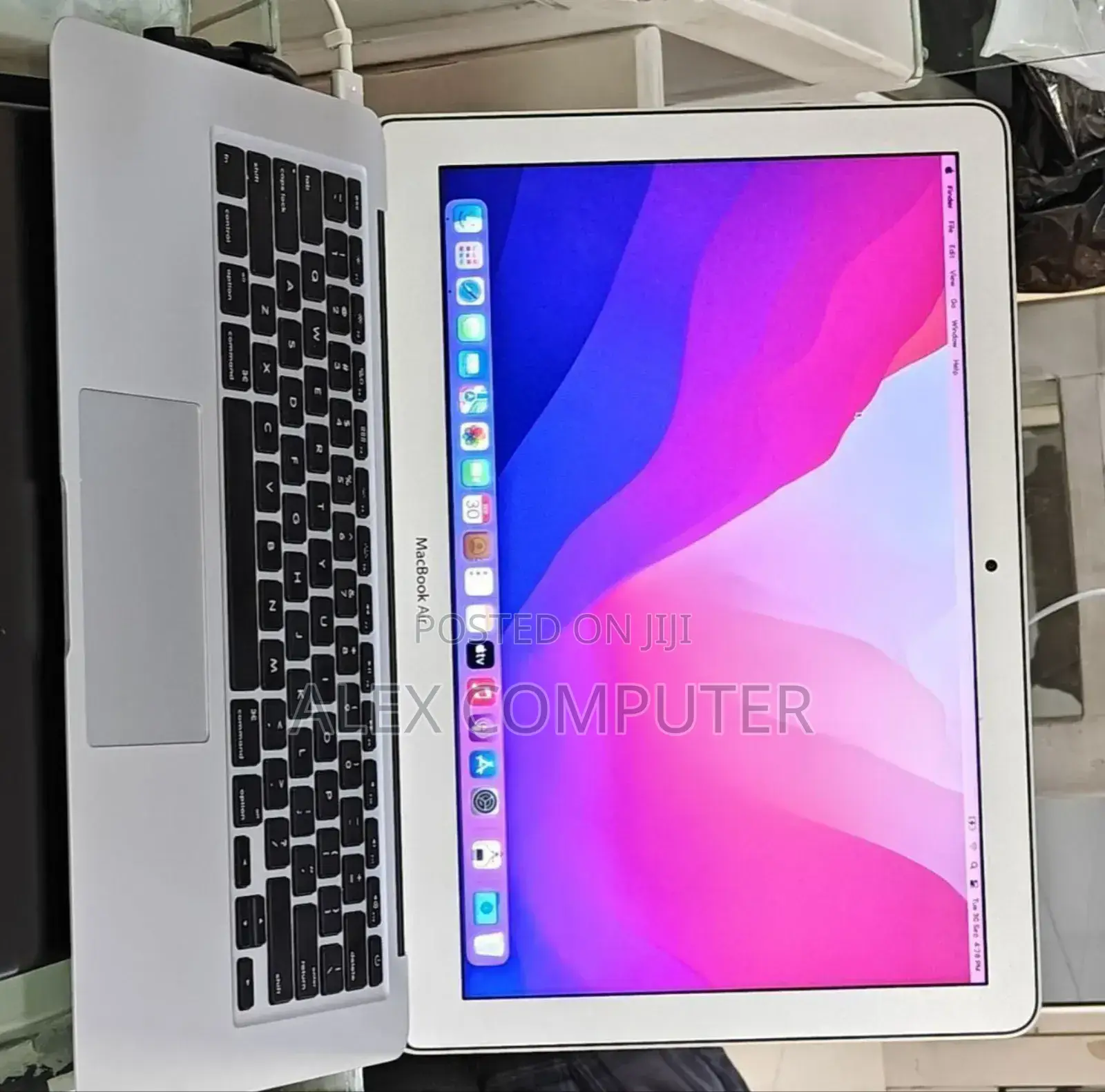 New Laptop Apple MacBook Pro 2017 8GB Intel Core I7 SSD 512GB