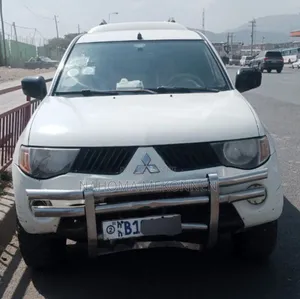 Mitsubishi L200 2009 White