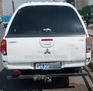 Mitsubishi L200 2009 White