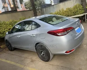 Toyota Yaris 2020 Silver