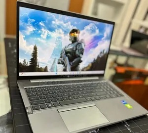 New Laptop HP ZBook Firefly G8 16GB Intel Core I7 SSD 512GB