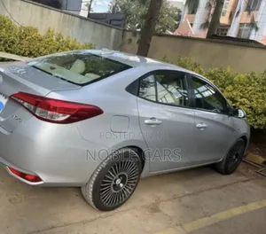 Toyota Yaris 2020 Silver