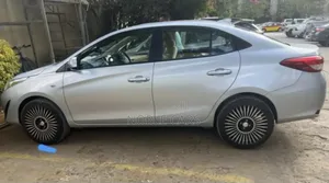 Toyota Yaris 2020 Silver