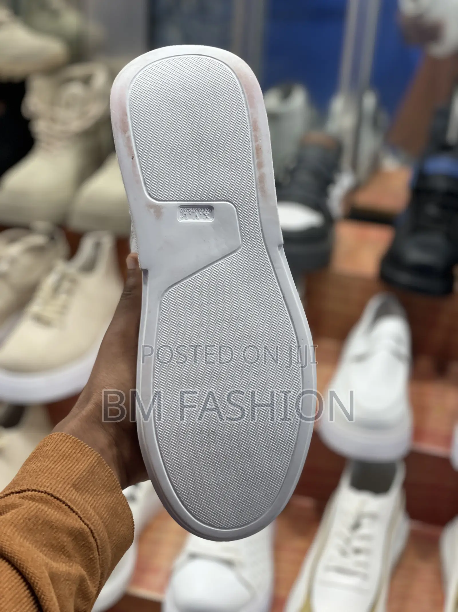 Chekich Classic White Sneakers (With Free Delivery)