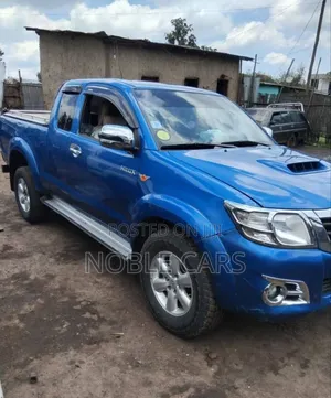 Toyota Hilux 2010 Blue