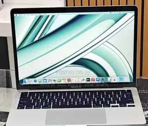New Laptop Apple MacBook Pro 2022 M2 8GB Apple M2 SSD 256GB