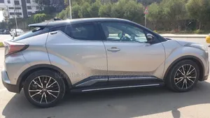 Toyota C-HR 2017 Gold