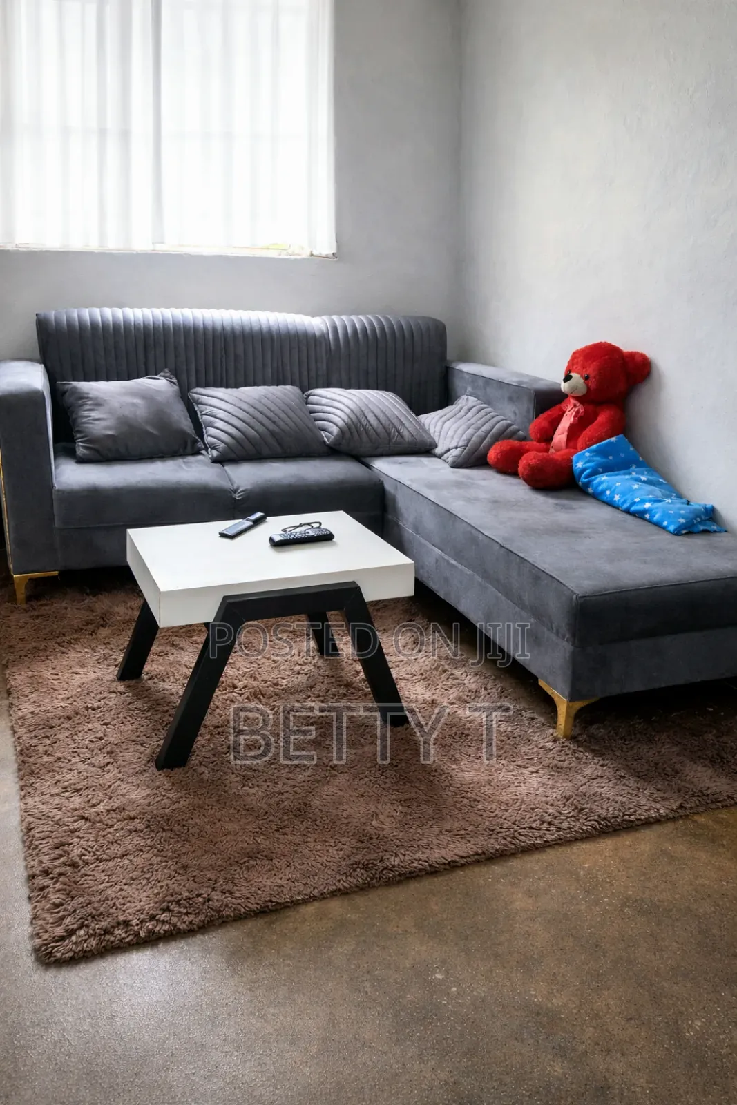 L Shape Sofa, Used as New in Very Good Condition