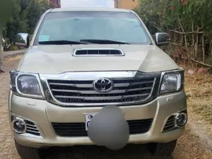 Toyota Hilux 2015 Gold
