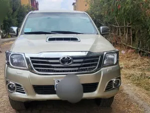 Toyota Hilux 2015 Gold