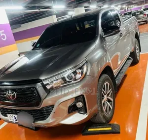 Toyota Hilux 2020 Gray