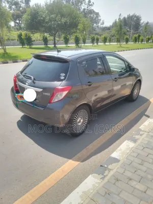 Toyota Yaris L Hatchback 5dr 2012 Gray