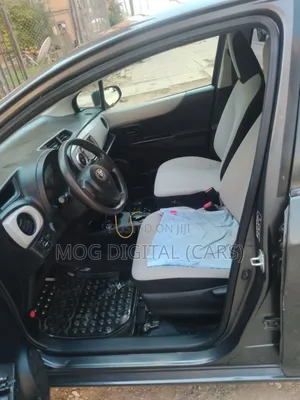 Toyota Yaris L Hatchback 5dr 2012 Gray