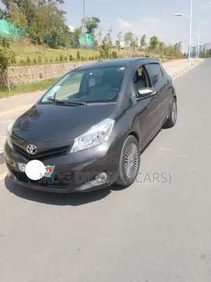 Toyota Yaris L Hatchback 5dr 2012 Gray