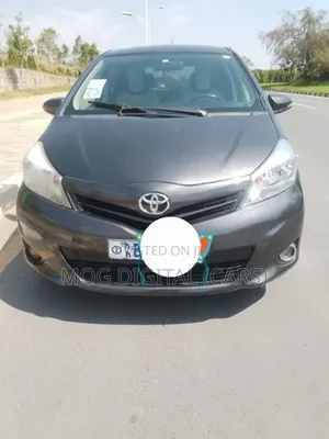 Toyota Yaris L Hatchback 5dr 2012 Gray