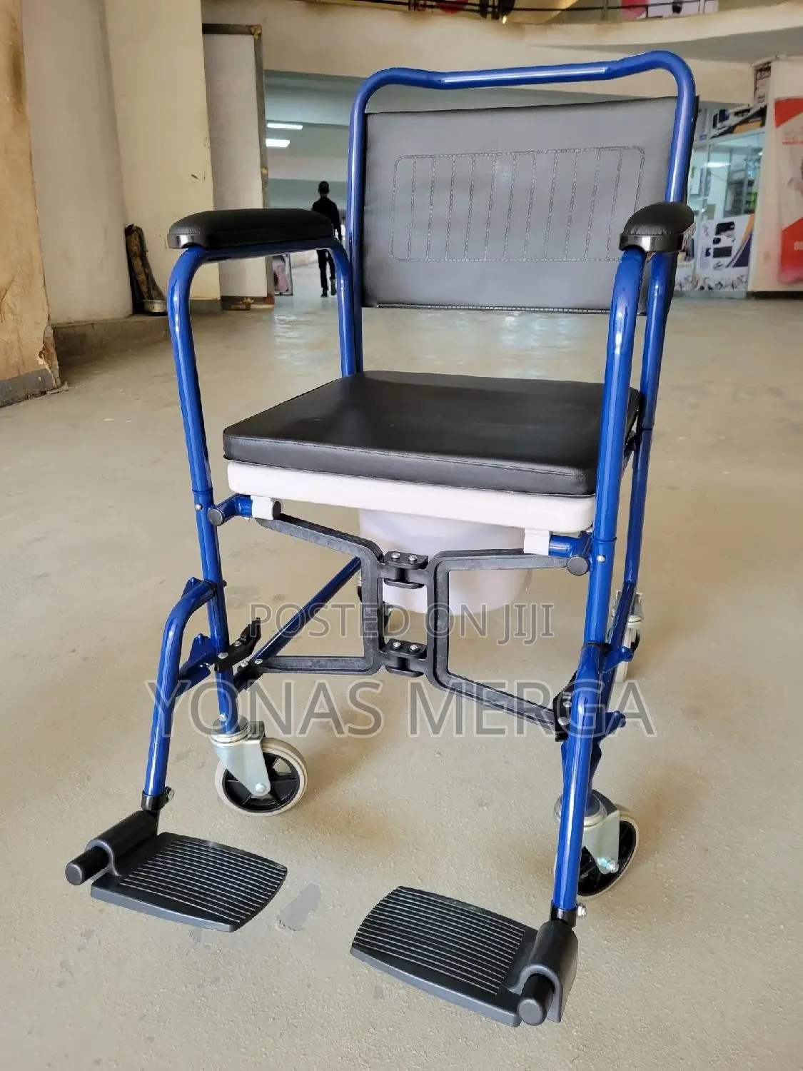 Toilet Chair With Wheels/Designed to Provide Utmost Comfort for Elder
