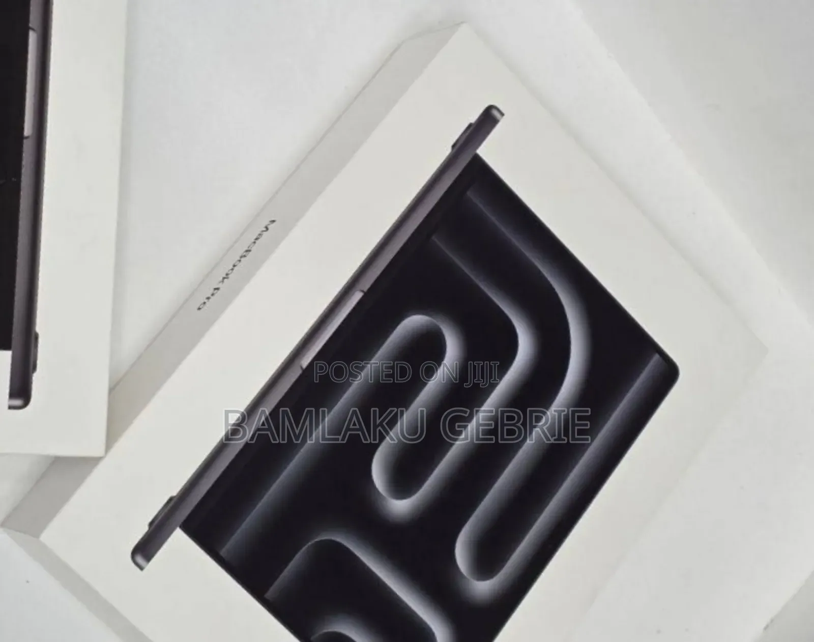 New Laptop Apple Macbook Pro 2025 M5 14-inch 16GB Apple M5 SSD 512GB