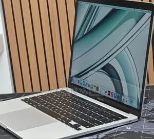 New Laptop Apple MacBook Pro 2022 M2 8GB Apple M2 SSD 256GB