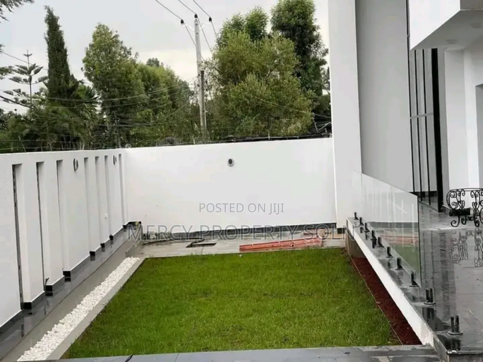 Furnished 10bdrm House in Yeka for sale