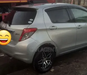 Toyota Yaris 2012 Silver