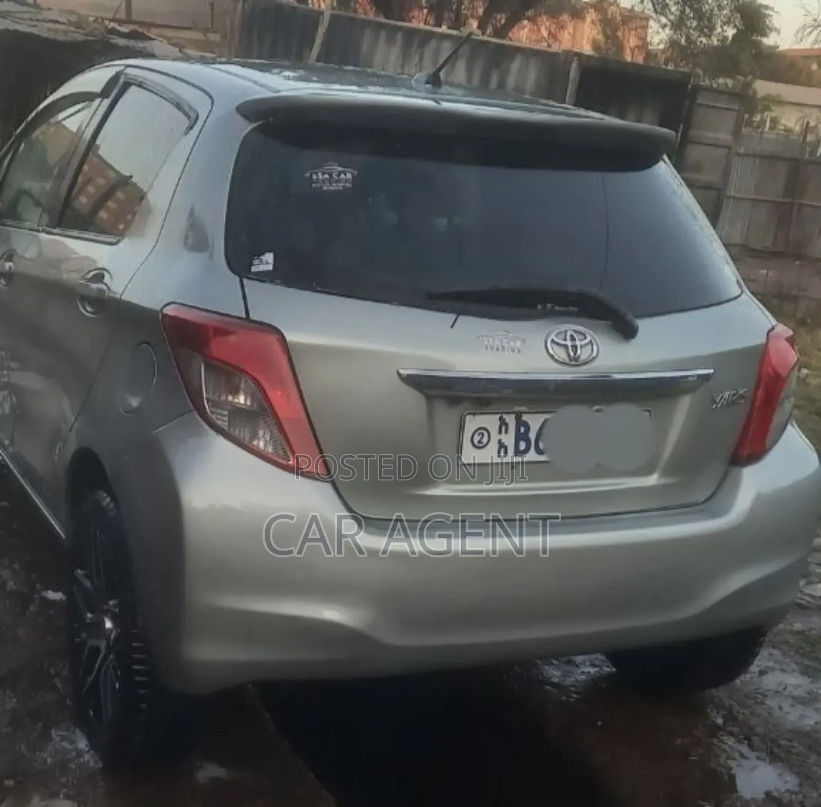 Toyota Yaris 2012 Silver