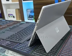 New Laptop Microsoft Surface 8GB Intel Core I5 SSD 256GB