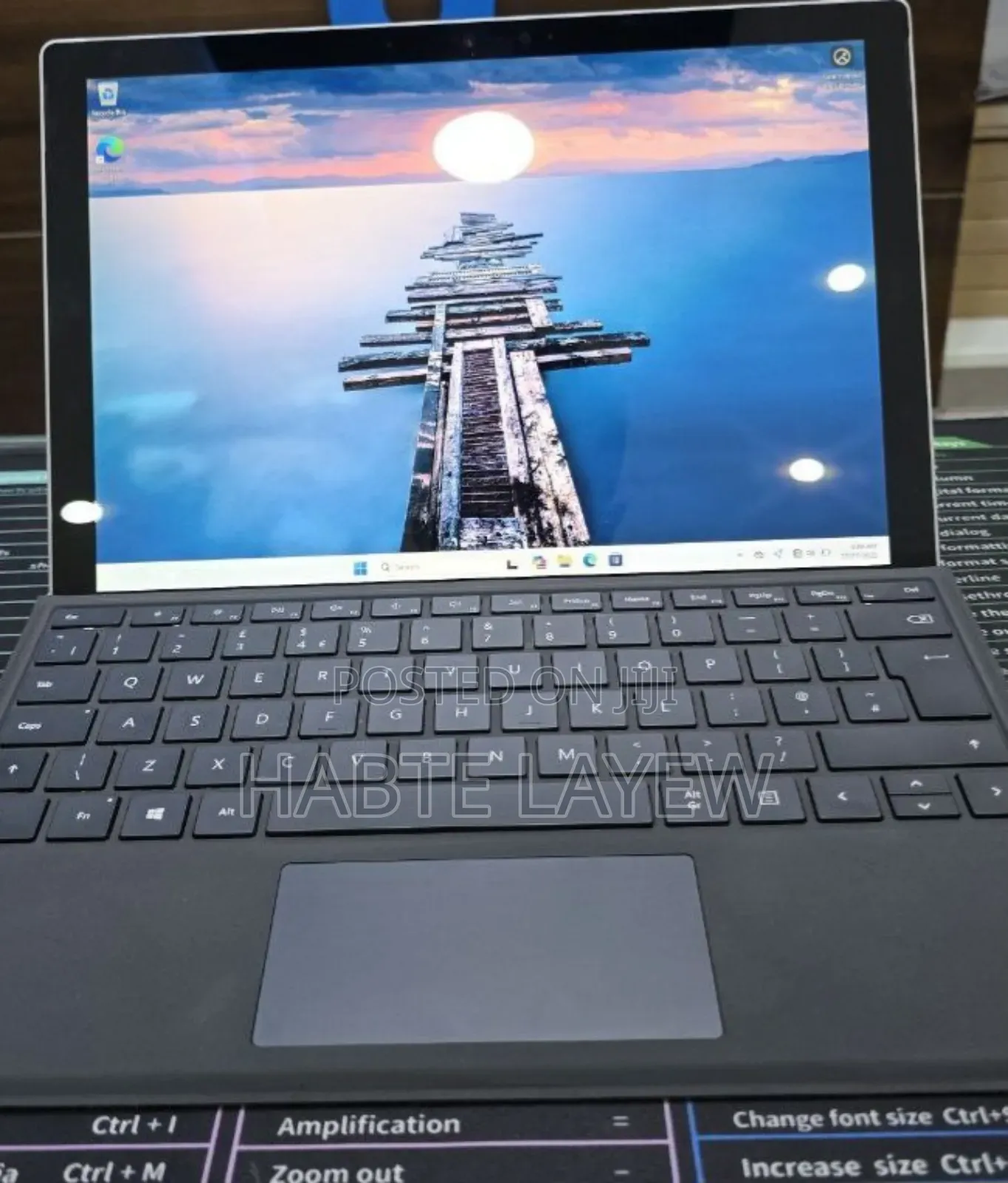 New Laptop Microsoft Surface 8GB Intel Core I5 SSD 256GB