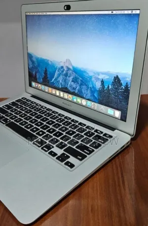 Photo - New Laptop Apple MacBook Air 2022 M2 8GB Intel Core i5 SSD 128GB