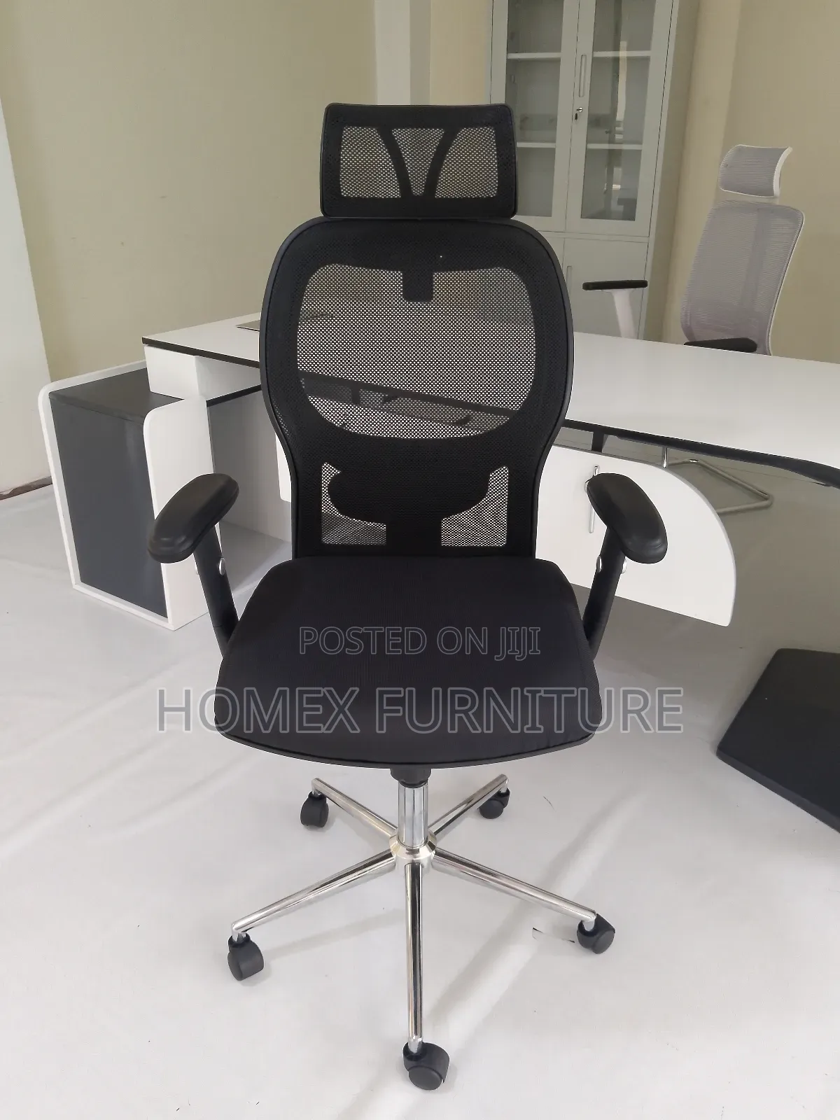 የቢሮ ወንበር Managerial Chair (Black )