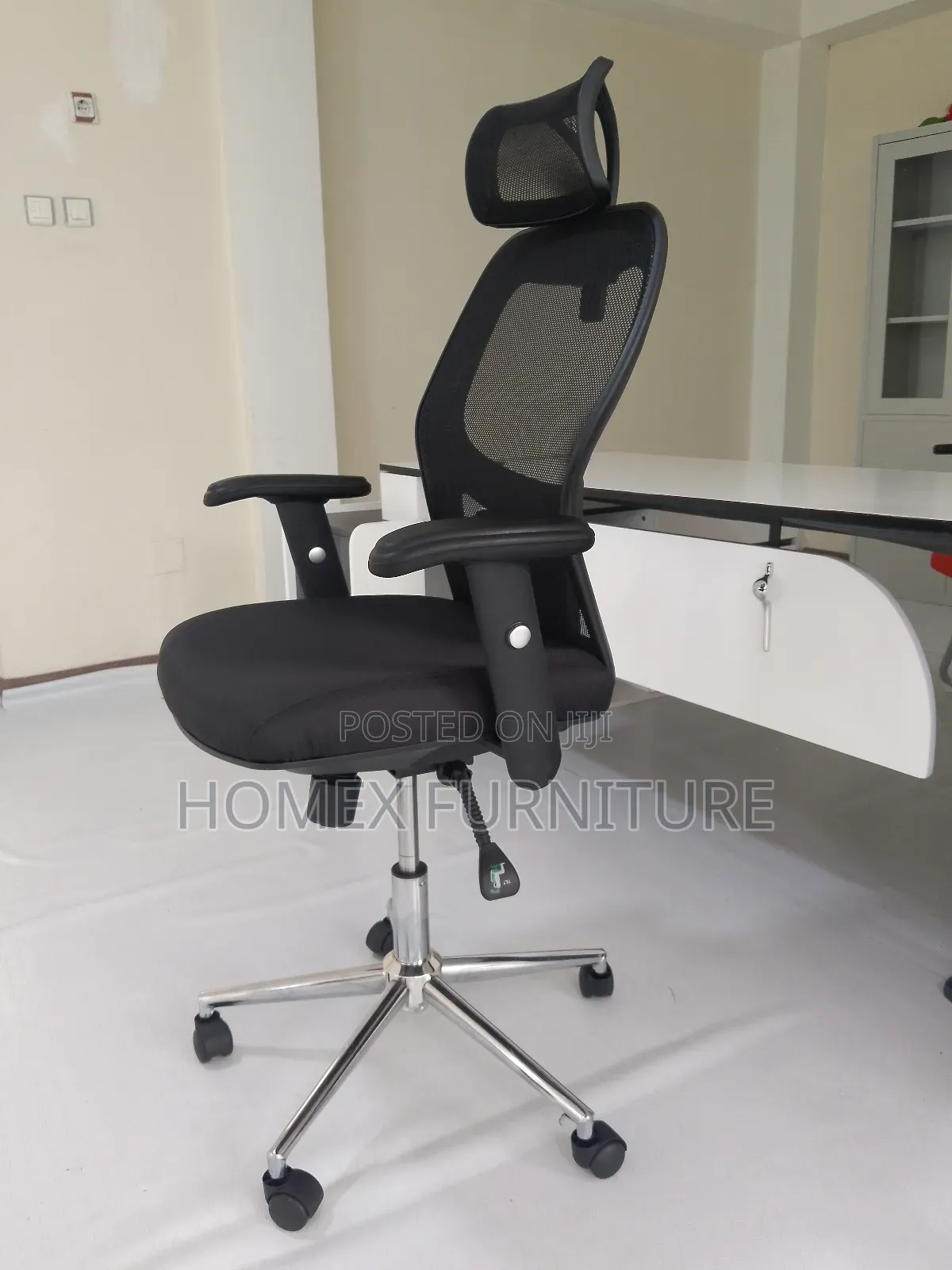 የቢሮ ወንበር Managerial Chair (Black )
