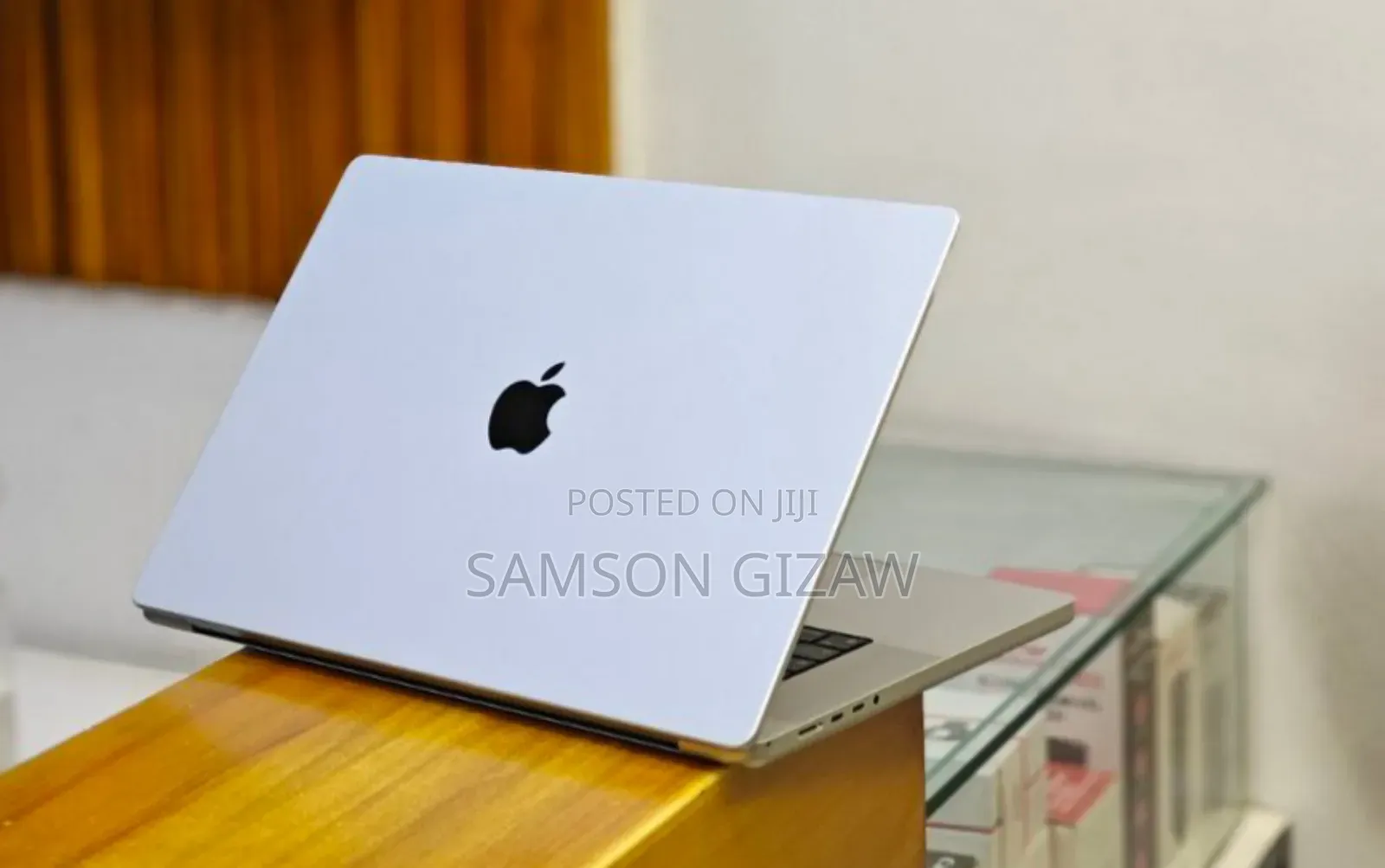 New Laptop Apple MacBook 16GB Apple M1 Pro SSD 256GB