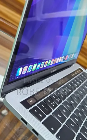 New Laptop Apple MacBook Pro 2019 8GB Intel Core I5 SSD 128GB