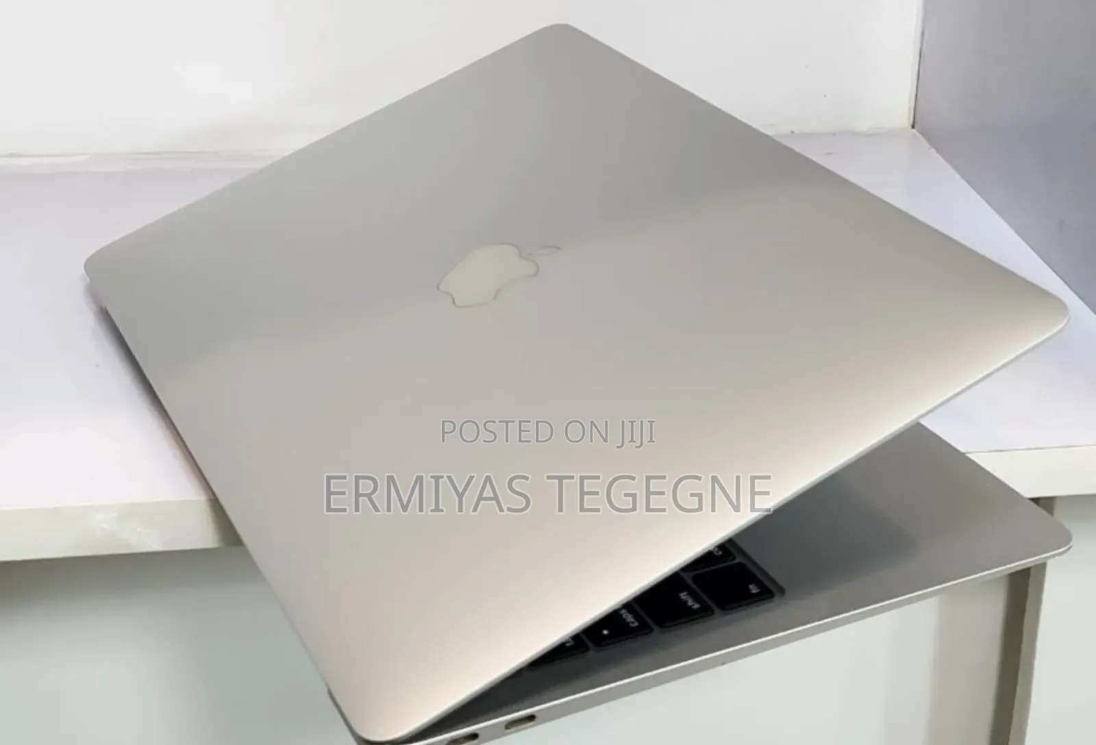 New Laptop Apple MacBook Pro M1 8GB Intel Core 3 SSD 256GB