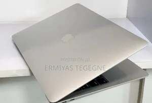 New Laptop Apple MacBook Pro M1 8GB Intel Core 3 SSD 256GB