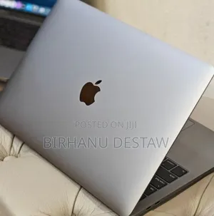 New Laptop Apple MacBook Pro 2019 16GB Intel Core I7 SSD 256GB